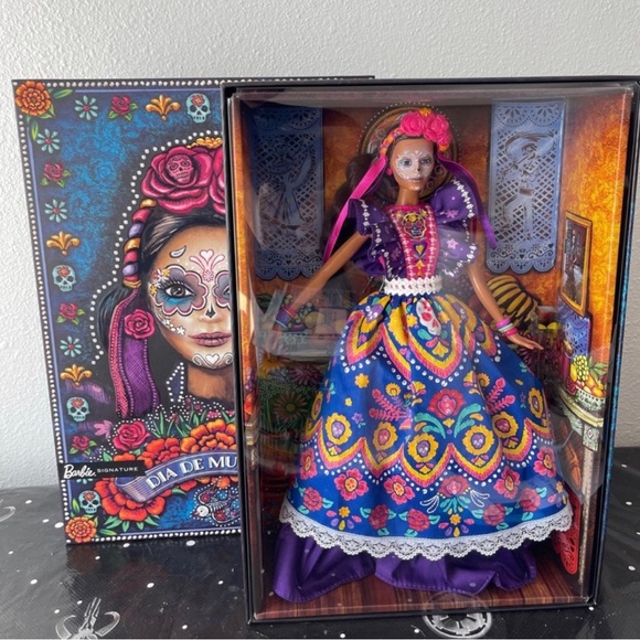 2pcs New Barbie ‘s Dia De Muertos 2022 & 2023 dolls. - Picture 2 of 5
